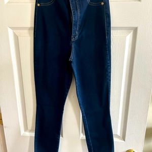 Women’s size 7 Fashion Nova dark blue skinny stretch jeans.